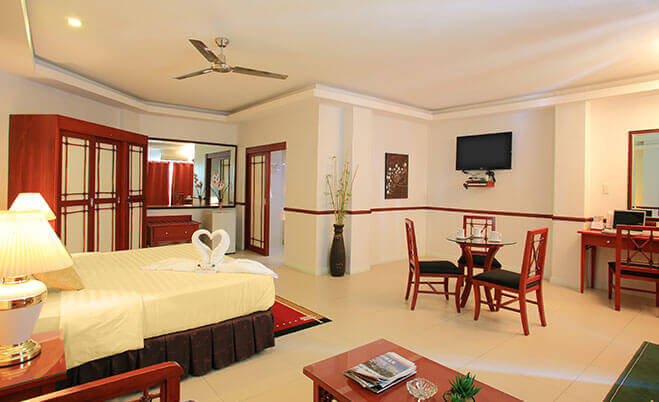 Flamingo Jacuzzi Room